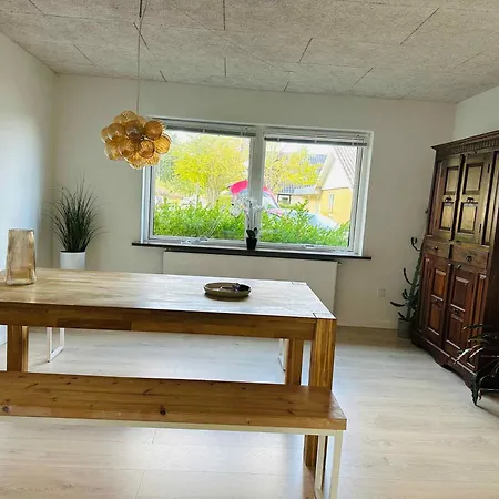 Spacious House With Garden And Parking Near Boxen Villa *