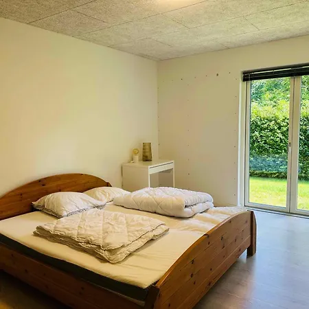 Spacious House With Garden And Parking Near Boxen *